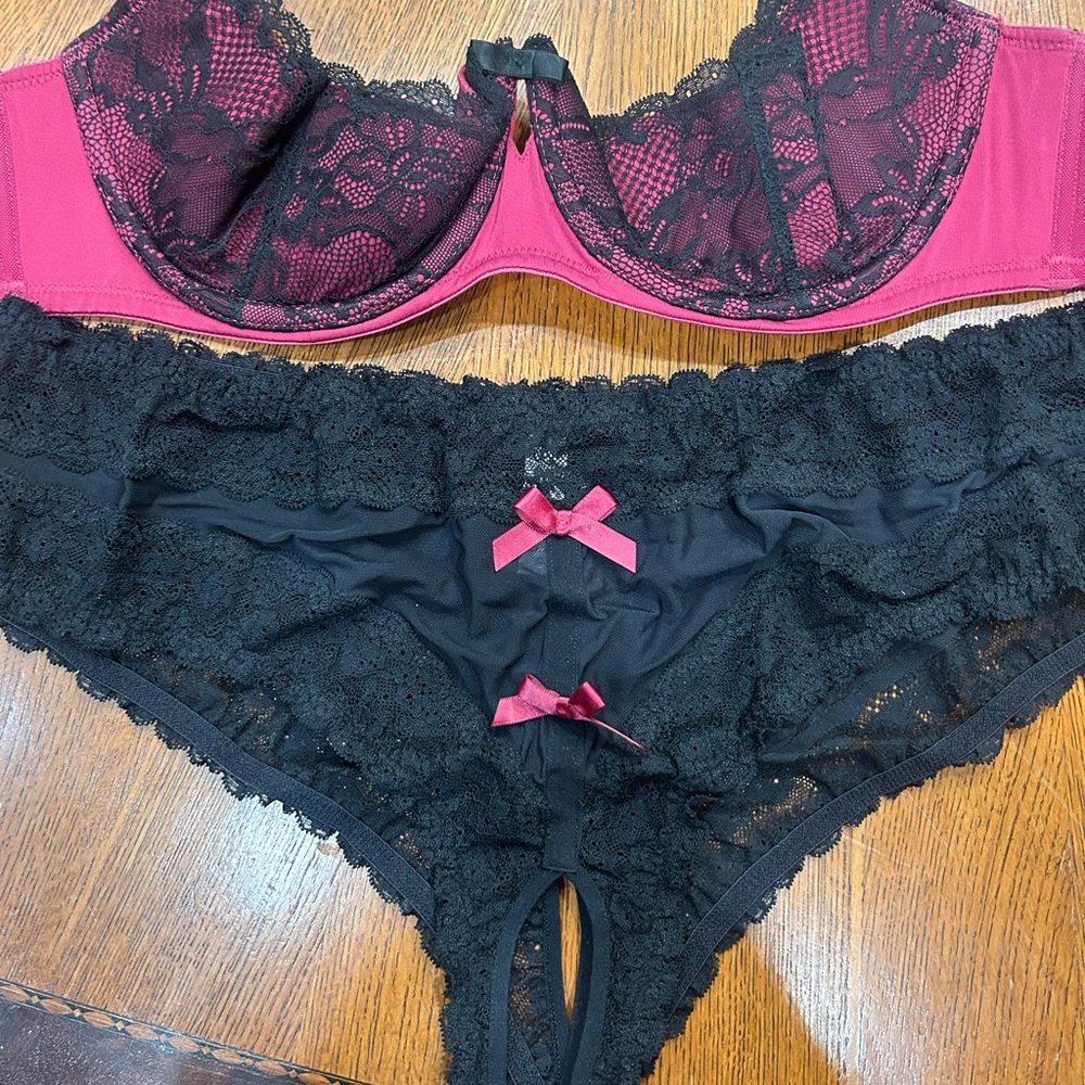 Cacique Lace Plus Size Set Sexy Crotchless 44B 22/24
